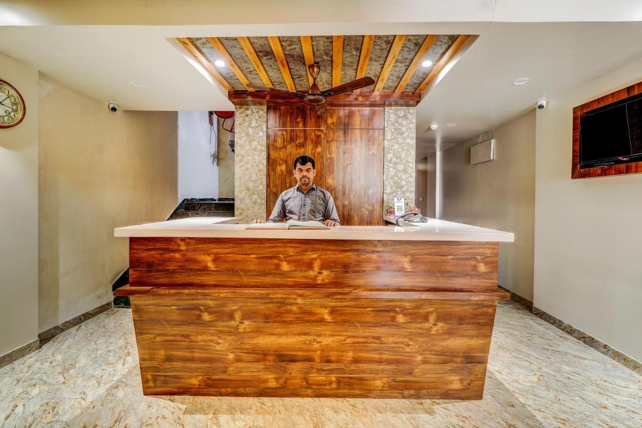Hotel Apratim Lodging & Boarding Ulhasnagar ภายนอก รูปภาพ