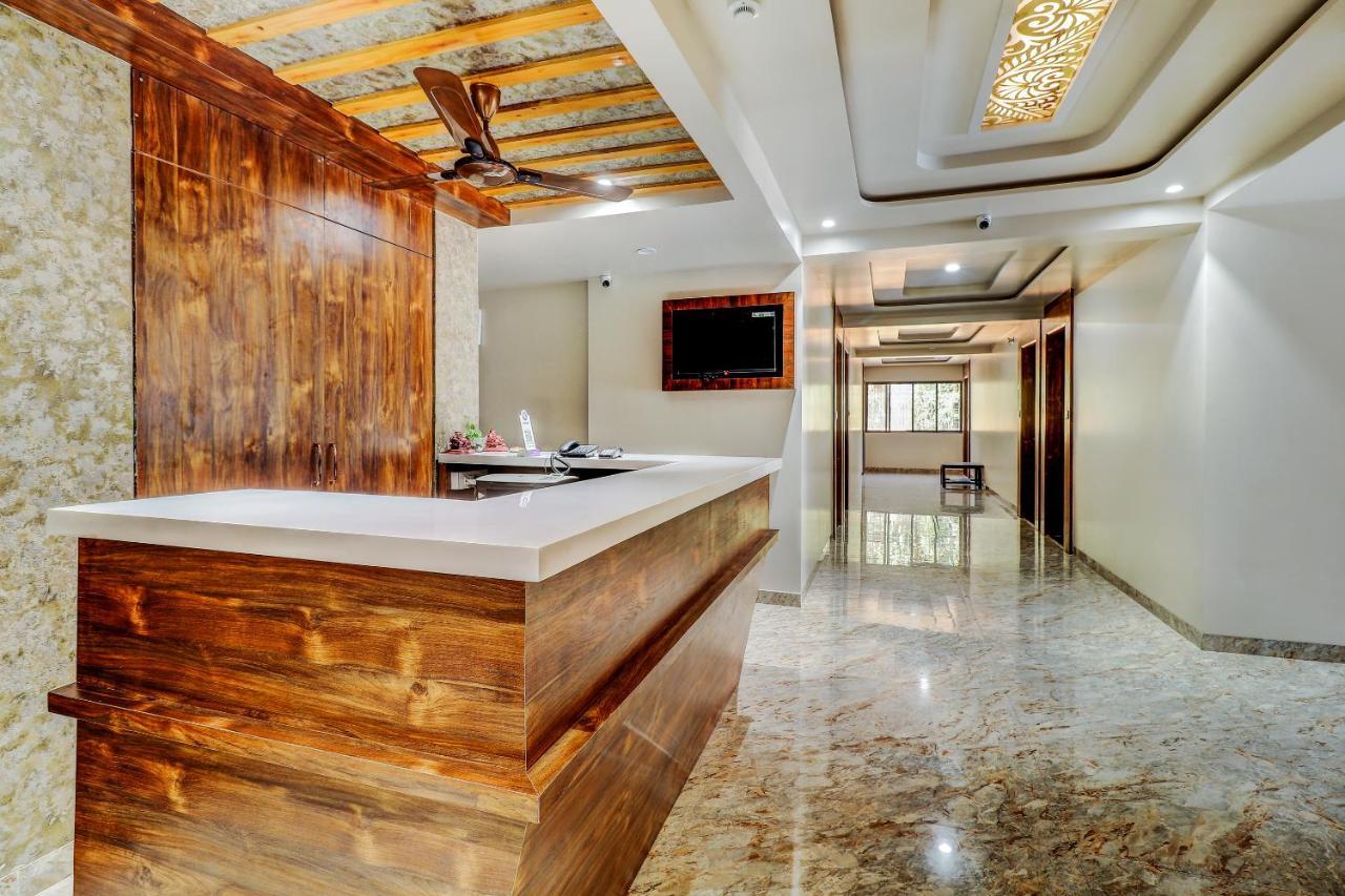 Hotel Apratim Lodging & Boarding Ulhasnagar ภายนอก รูปภาพ