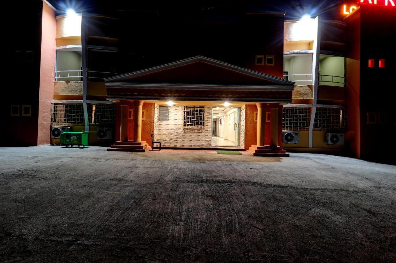 Hotel Apratim Lodging & Boarding Ulhasnagar ภายนอก รูปภาพ