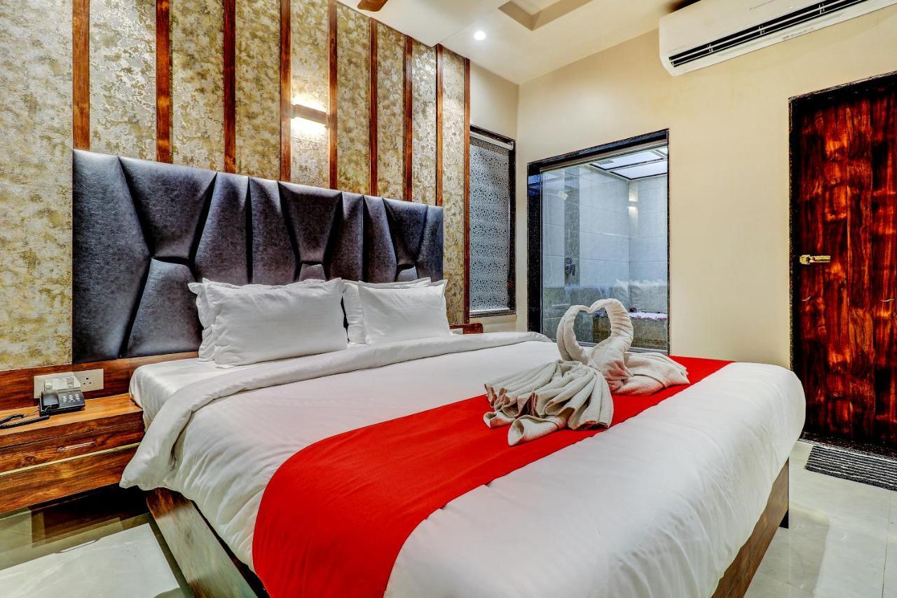 Hotel Apratim Lodging & Boarding Ulhasnagar ภายนอก รูปภาพ