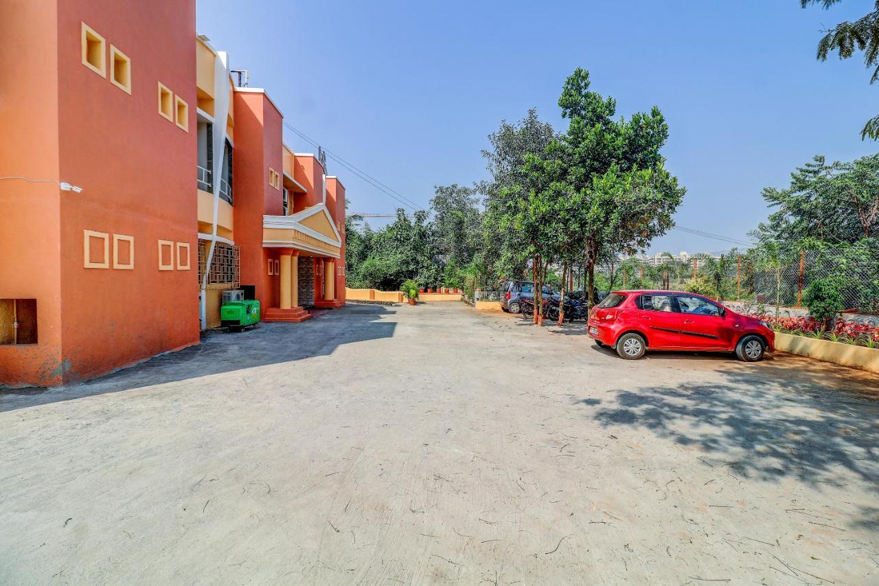 Hotel Apratim Lodging & Boarding Ulhasnagar ภายนอก รูปภาพ