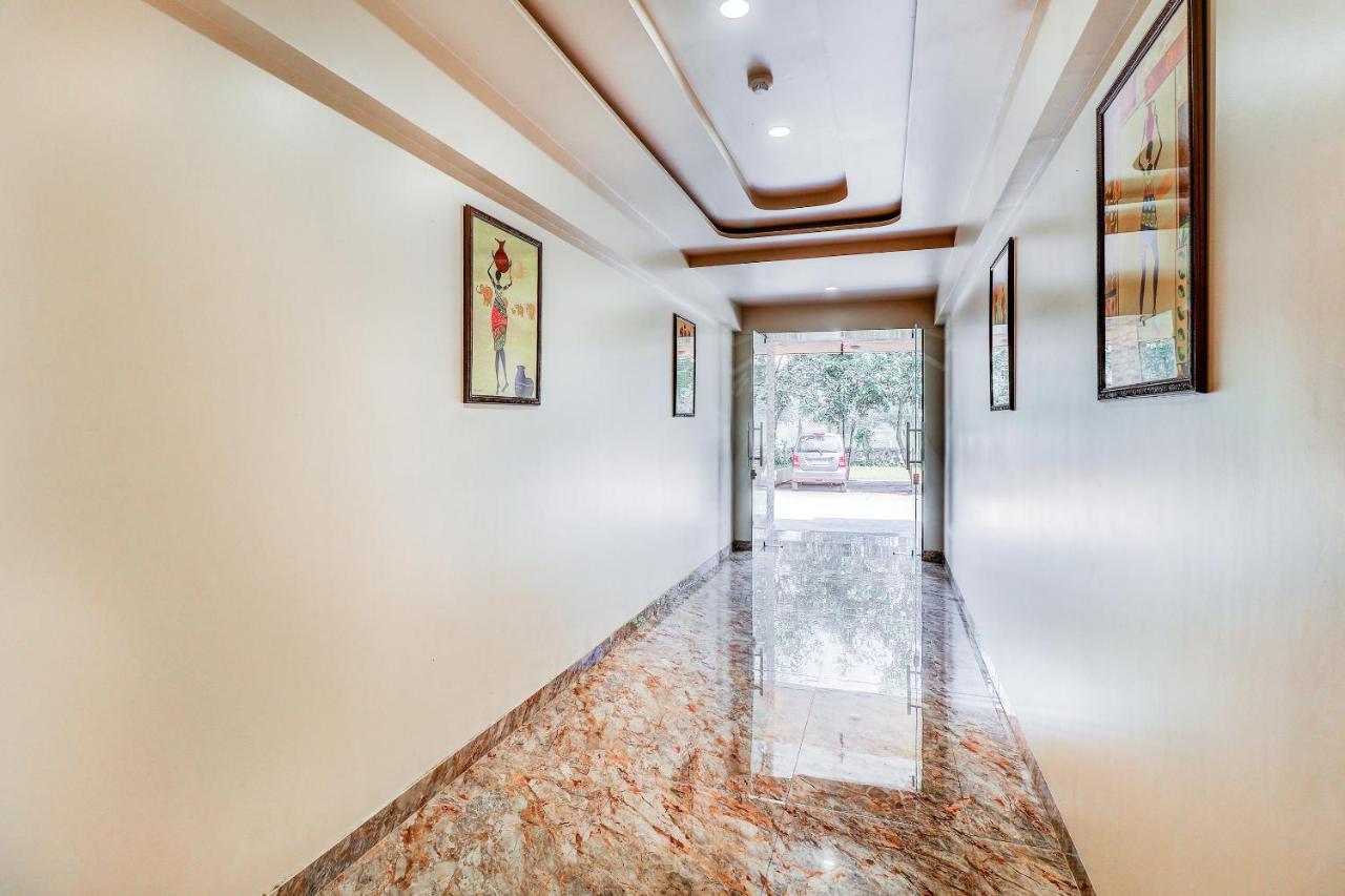 Hotel Apratim Lodging & Boarding Ulhasnagar ภายนอก รูปภาพ