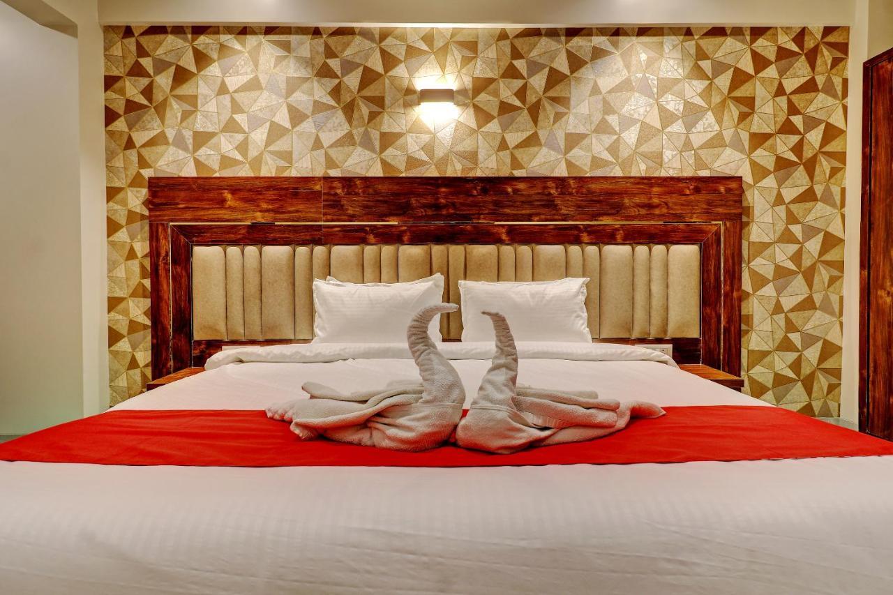 Hotel Apratim Lodging & Boarding Ulhasnagar ภายนอก รูปภาพ