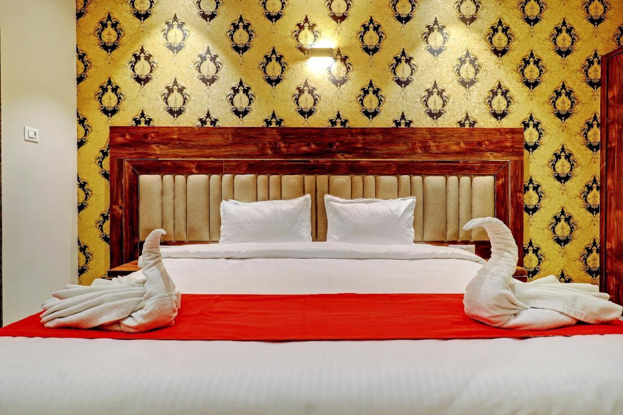 Hotel Apratim Lodging & Boarding Ulhasnagar ภายนอก รูปภาพ