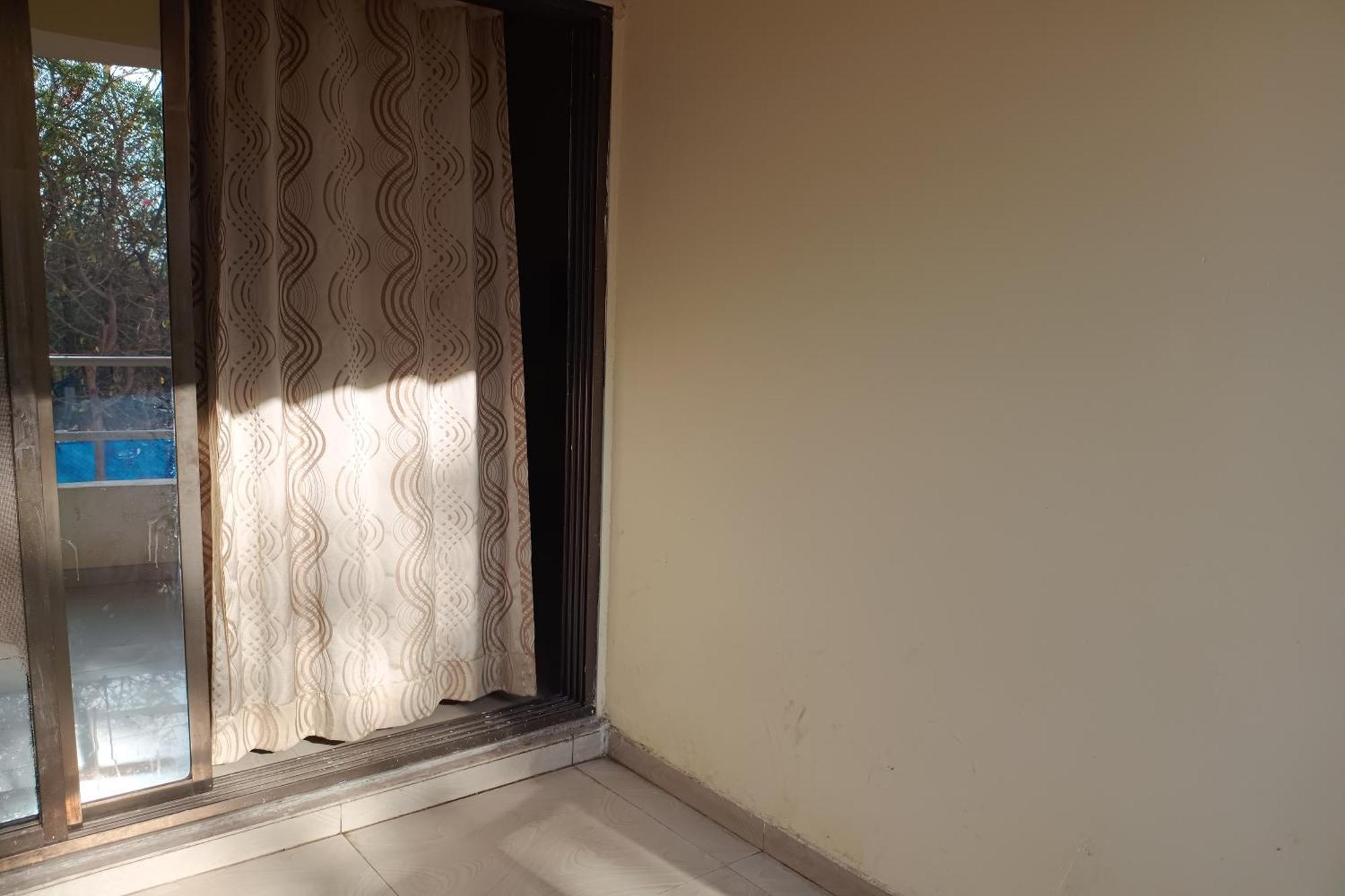 Hotel Apratim Lodging & Boarding Ulhasnagar ภายนอก รูปภาพ