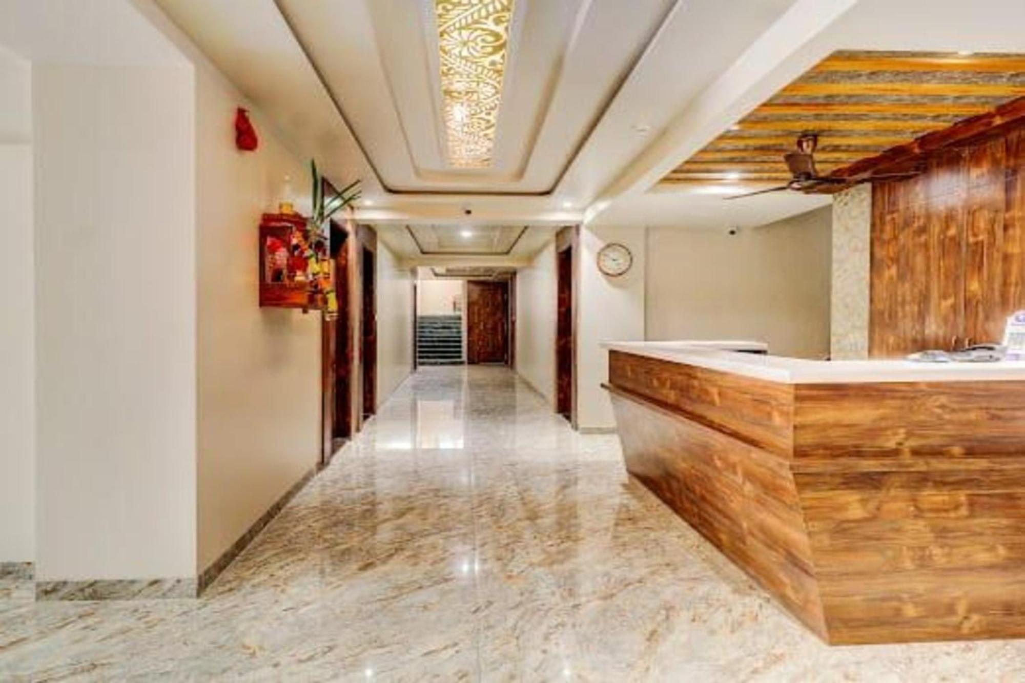 Hotel Apratim Lodging & Boarding Ulhasnagar ภายนอก รูปภาพ