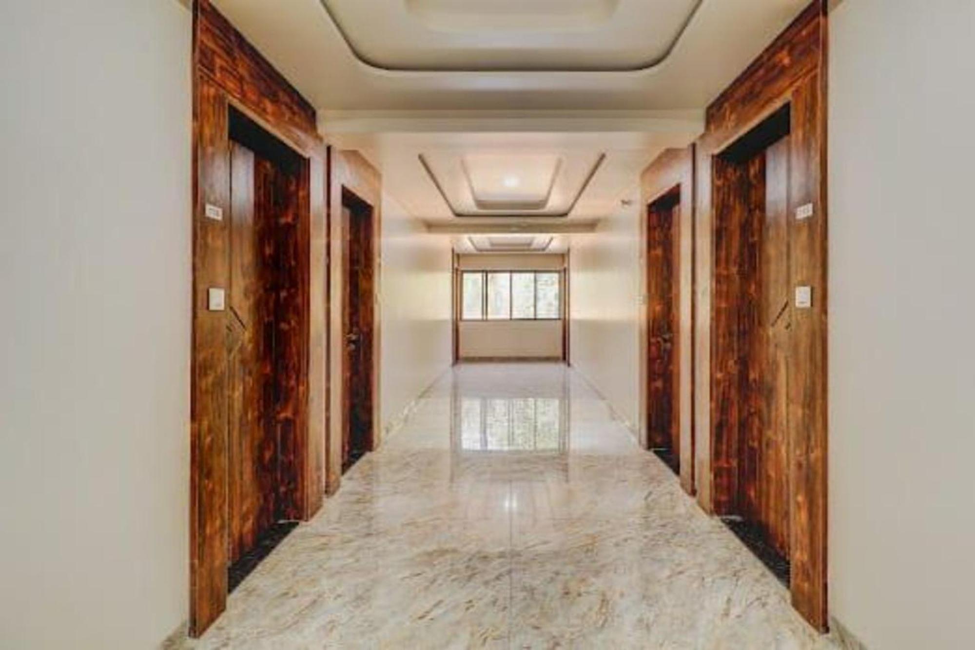 Hotel Apratim Lodging & Boarding Ulhasnagar ภายนอก รูปภาพ