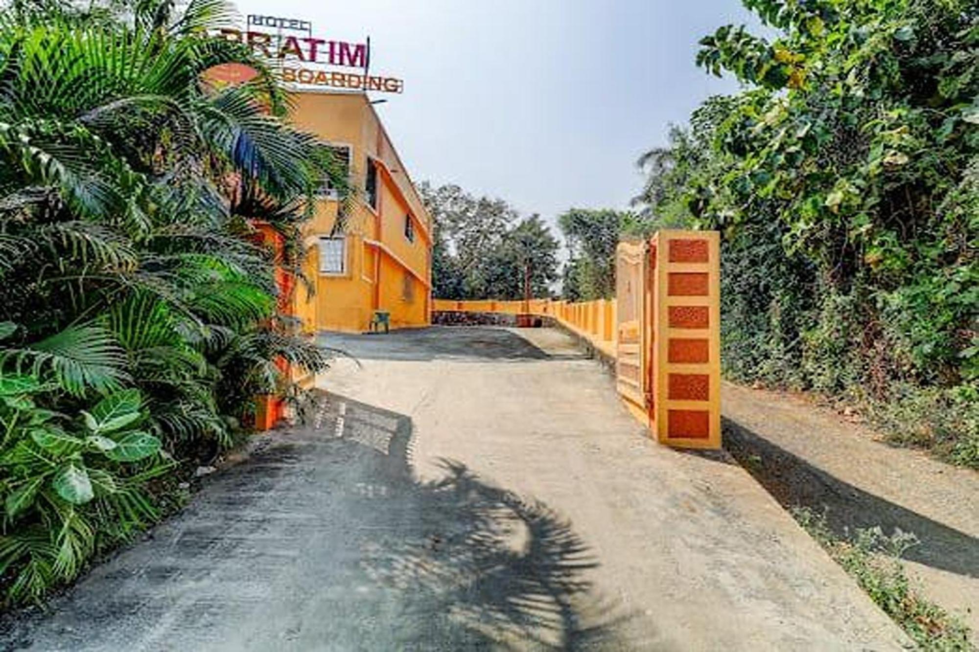 Hotel Apratim Lodging & Boarding Ulhasnagar ภายนอก รูปภาพ